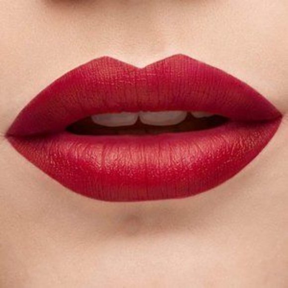 Make-up Bag Gift Bundle: Lip Powder, Blender Bud, Tissues, Candle - Picture 3 of 5